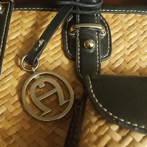 Aigner straw and faux leather bag. - Picture 2 of 5
